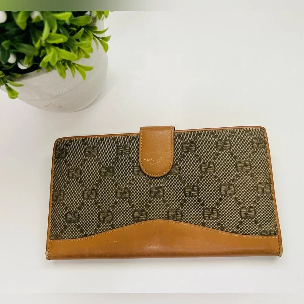 Gucci
vintage GG Canvas French Purse - Picture 1 of 14